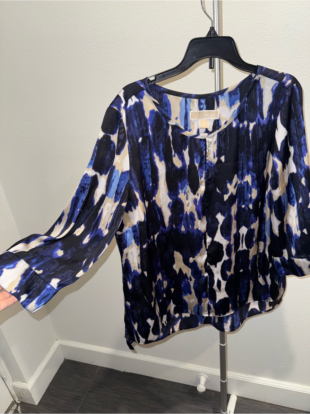 Michael Kors Blue, Black and White Abstract Blouse Quiet‎ Luxury Classic Comfort